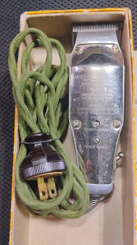 N119155 Andis Vintage 1940s Junior Deluxe Model Electric Hair Clippers And A Box