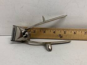 A018 John Oster Mfg Co Vintage Oyster Hand Hair Clippers/ Trimmers Model #105