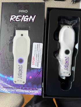 Stylecraft 810069134277 Reign Professional Clipper W Eon Digital Brushless Motor Sc620w
