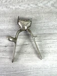 Vintage Paragon Hair Beard Trimmer Hand Held Manual Clippers Barber Shop Decor. Fixed Price $15.92.