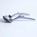 Vintage Priest's Merlin Manual Hand Held Hair Clippers Made Usa. Fixed Price $11.99.